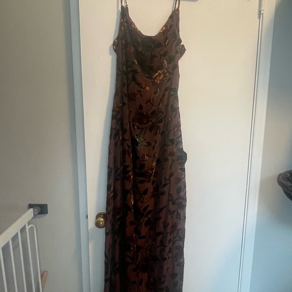 Elegant Brown Floral Dress - Picture 1 of 3